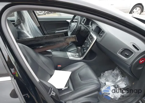 2012 Volvo S60 T5 z USA, uszkodzony, nr VIN YV1622FS0C2033981